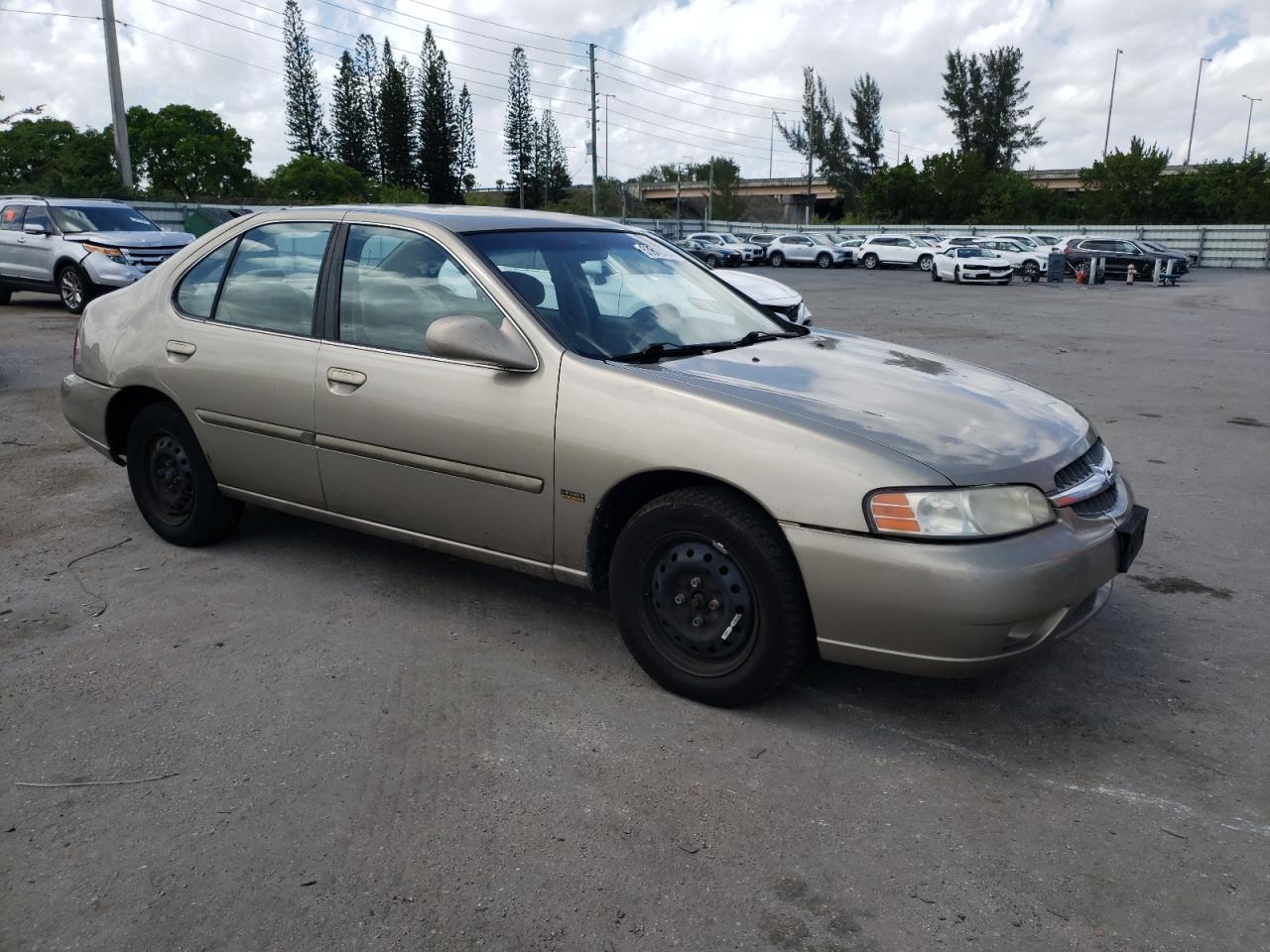 1N4DL01DX1C154022 2001 Nissan Altima Xe