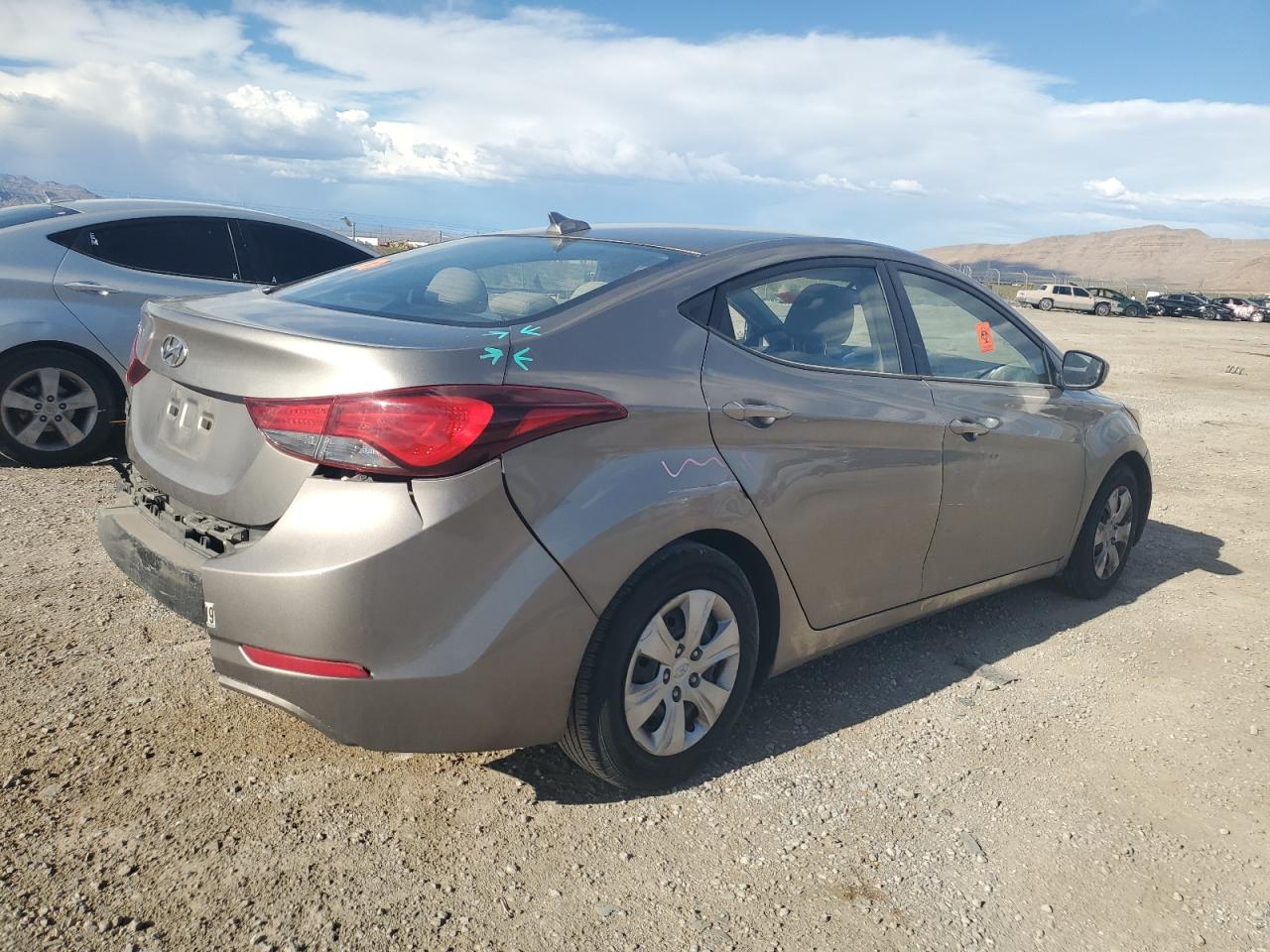 5NPDH4AE9GH769802 2016 Hyundai Elantra Se