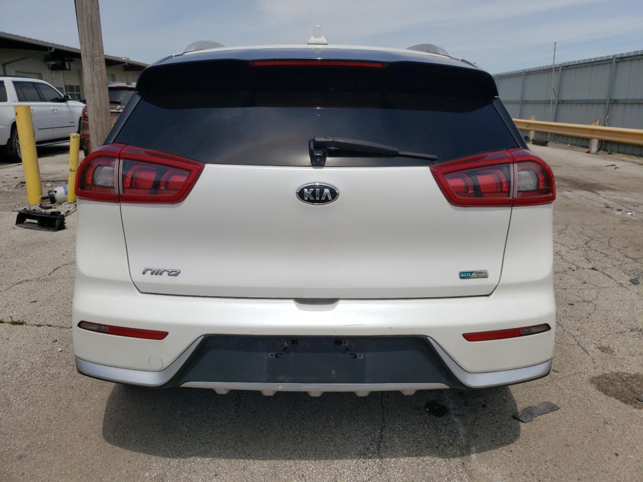 KNDCB3LC7H5066087 2017 Kia Niro Fe