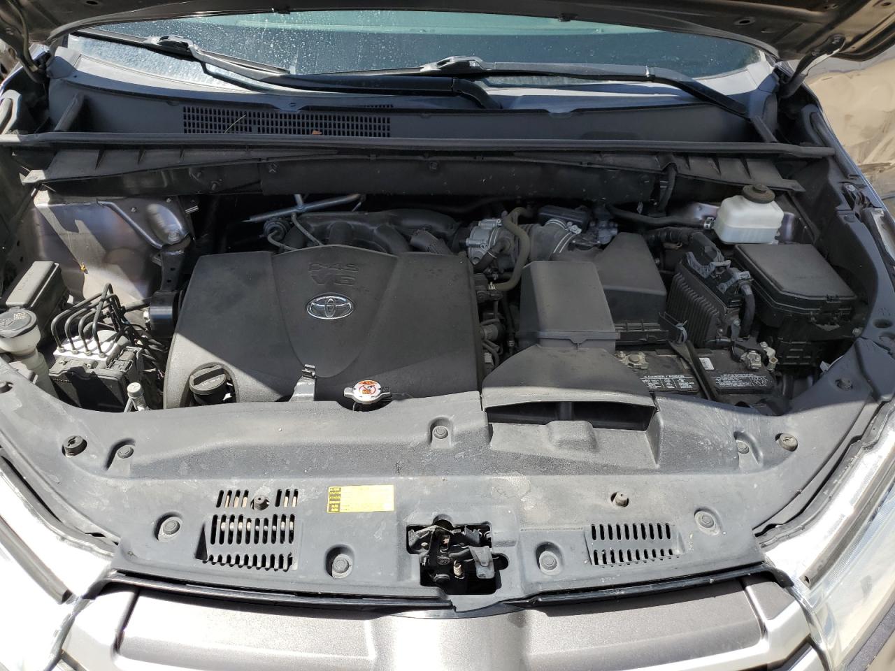 5TDKZRFH4KS560166 2019 Toyota Highlander Se