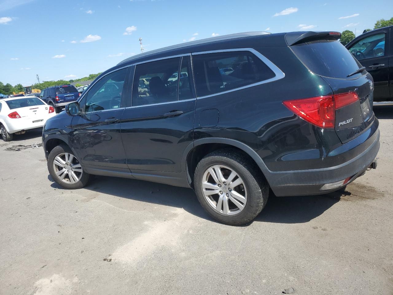 2018 Honda Pilot Lx vin: 5FNYF6H11JB052712