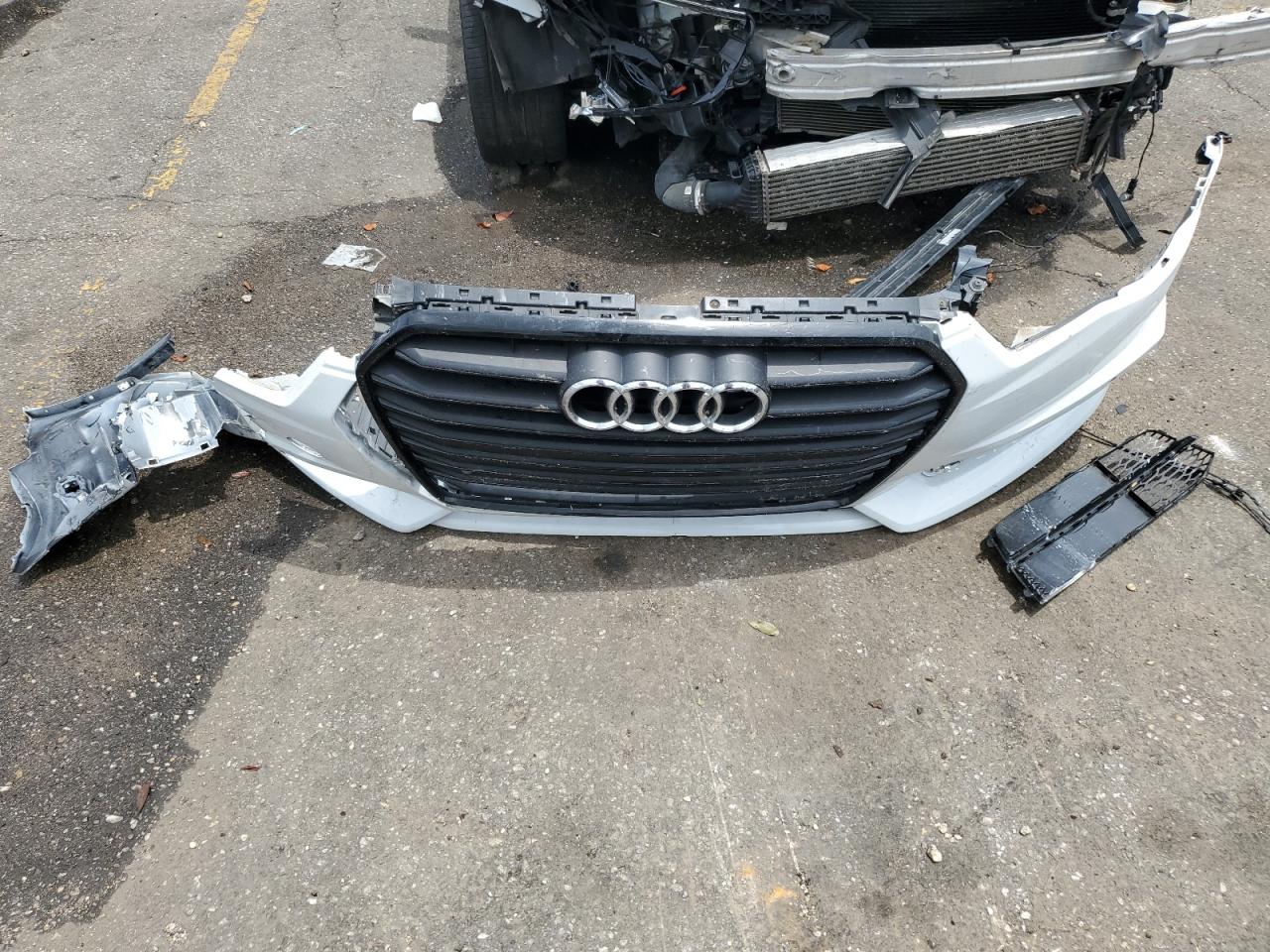 WAUC8AFC1JN052946 2018 Audi A6 Premium