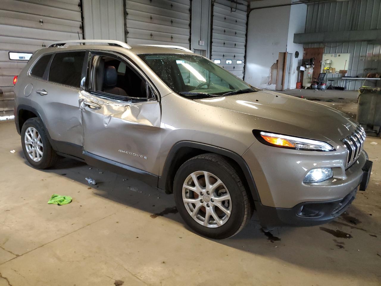 1C4PJLLB3JD583877 2018 Jeep Cherokee Latitude Plus