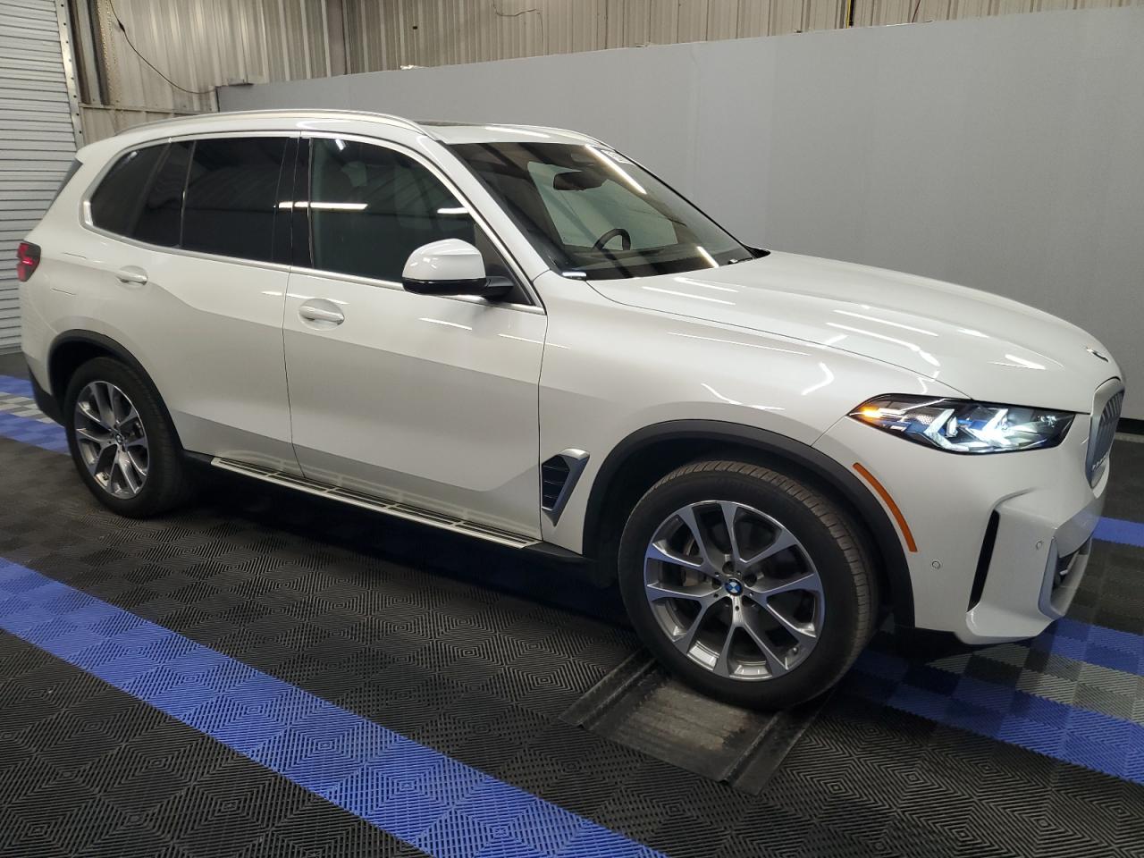 2024 BMW X5 xDrive40I vin: 5UX23EU03R9T68011