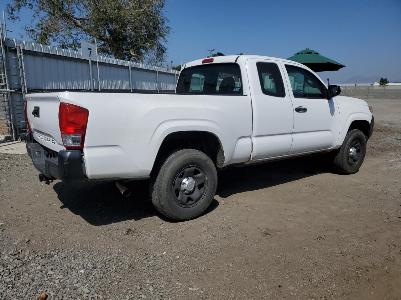 5TFRX5GN6HX088542 2017 Toyota Tacoma Access Cab