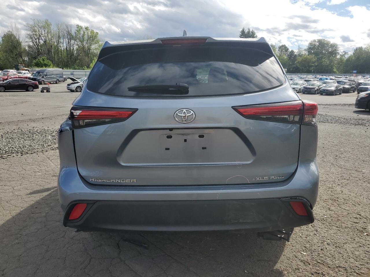 5TDGZRBH7NS179623 2022 Toyota Highlander Xle