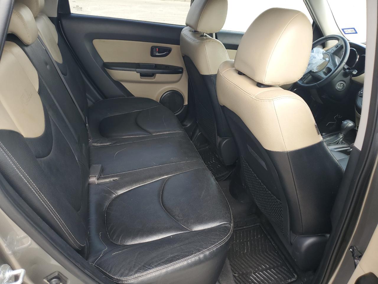 KNDJT2A26B7222415 2011 Kia Soul +
