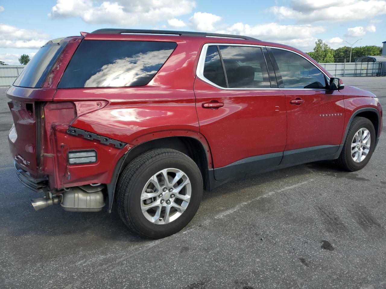 1GNERGKW1KJ179028 2019 Chevrolet Traverse Lt