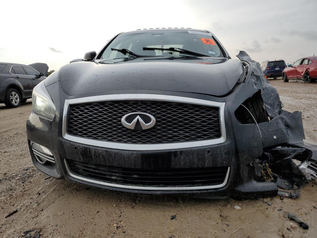 2019 Infiniti Q70 3.7 Luxe vin: JN1BY1AP5KM505873