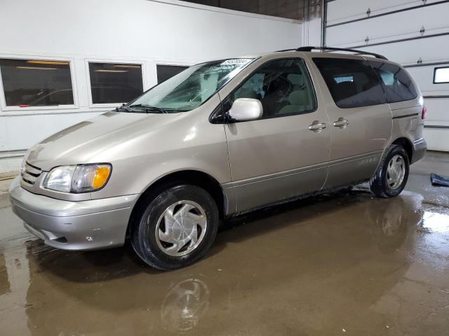 Lot #2535281820 2002 TOYOTA SIENNA LE salvage car