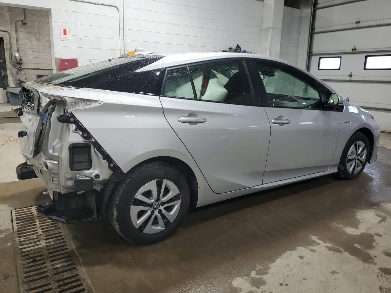 JTDKARFU8J3554620 2018 Toyota Prius