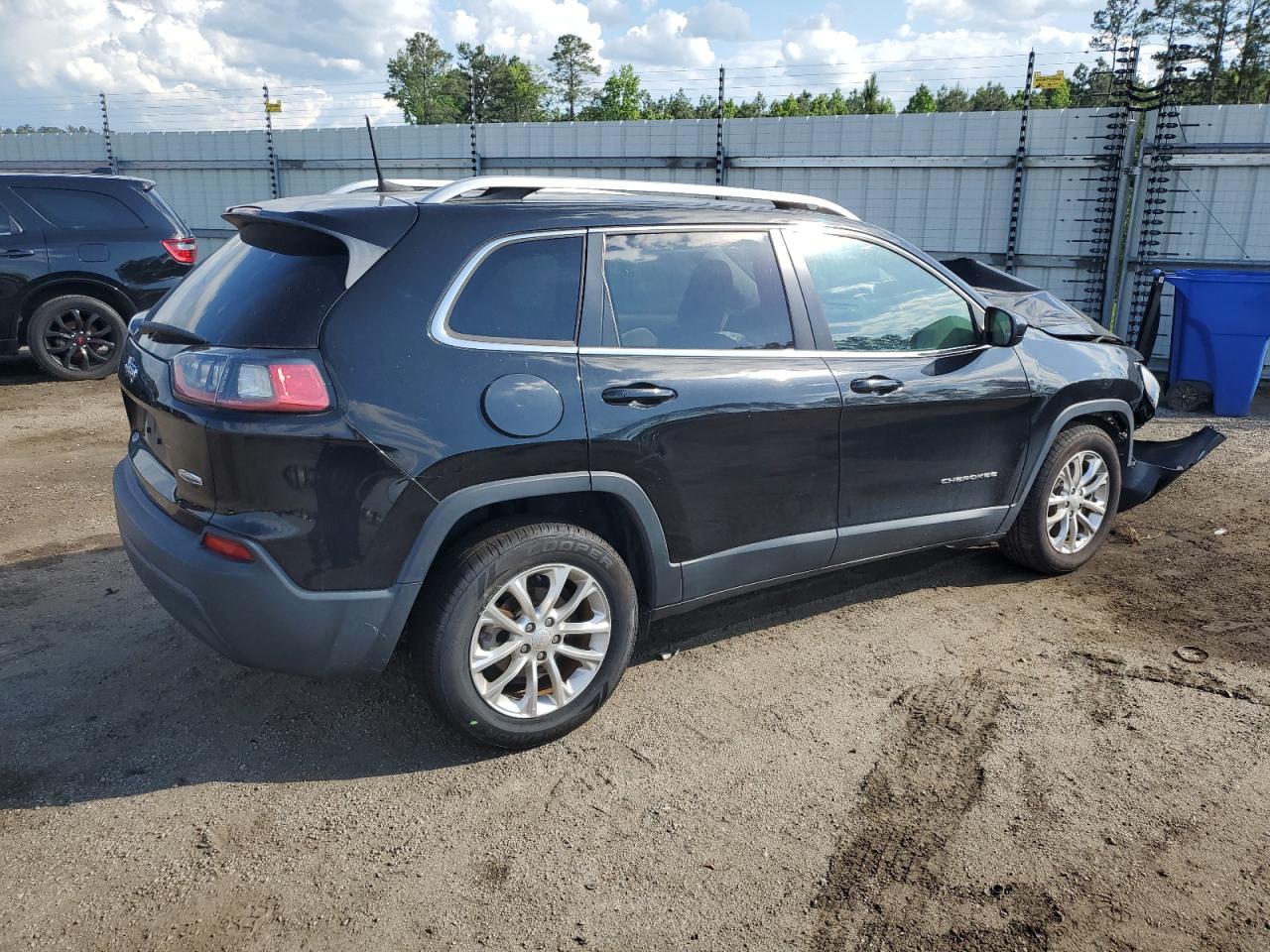 2019 Jeep Cherokee Latitude vin: 1C4PJLCB5KD206369