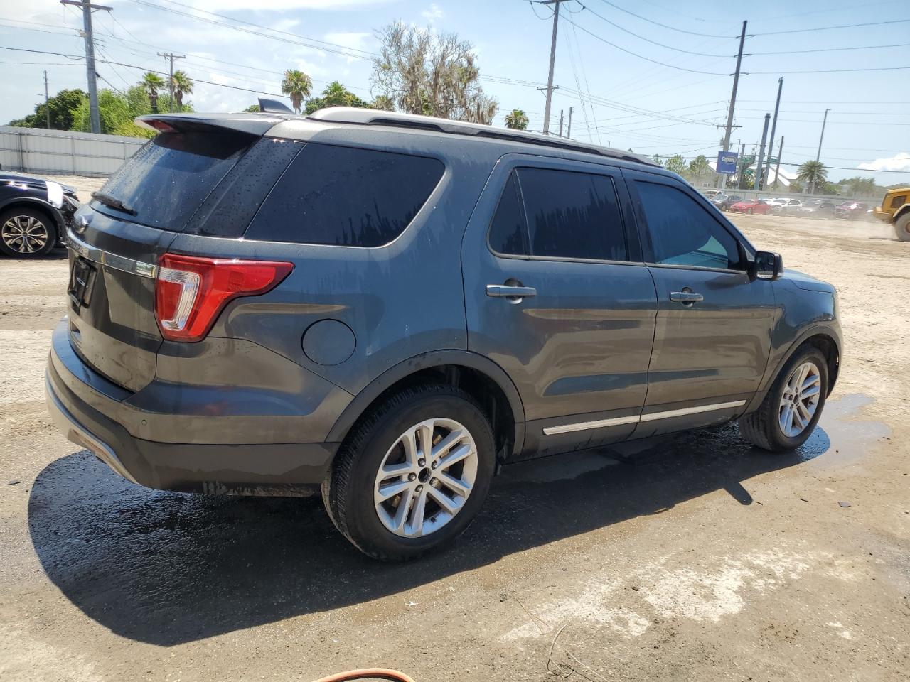 1FM5K7D89HGE19567 2017 Ford Explorer Xlt