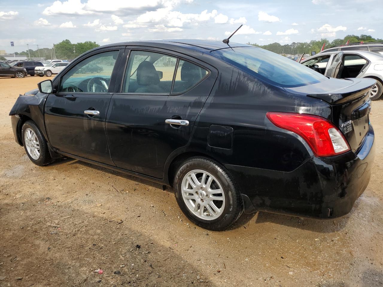 2016 Nissan Versa S vin: 3N1CN7AP7GL881542