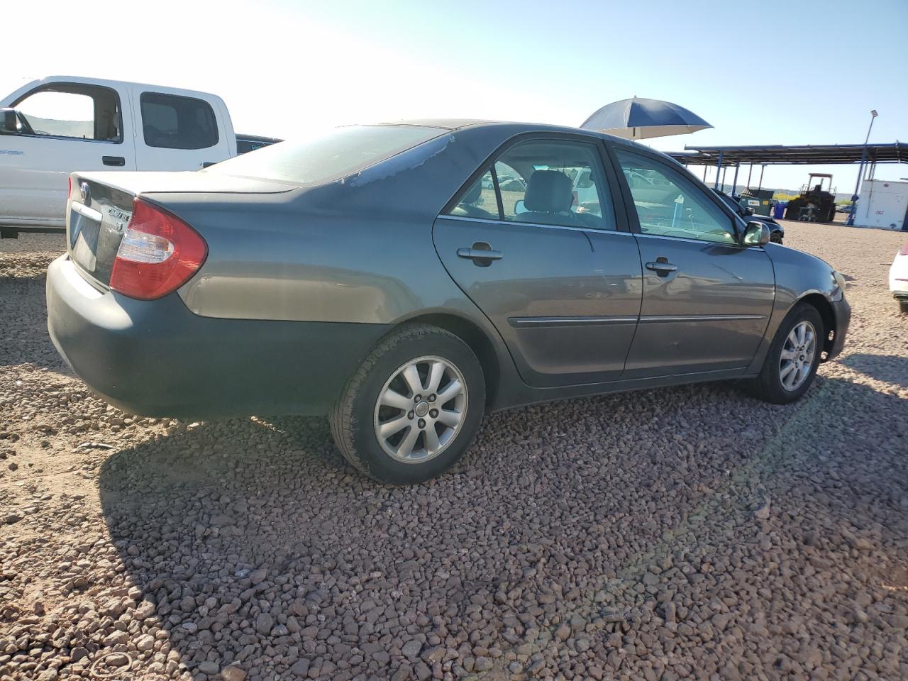 JTDBF30K820015696 2002 Toyota Camry Le