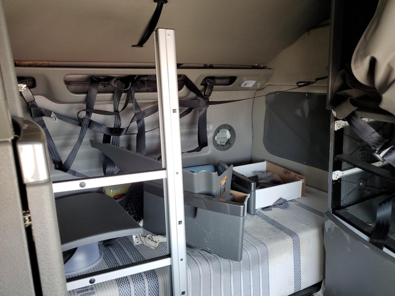 Lot #3317100999 2024 VOLVO VN VNL