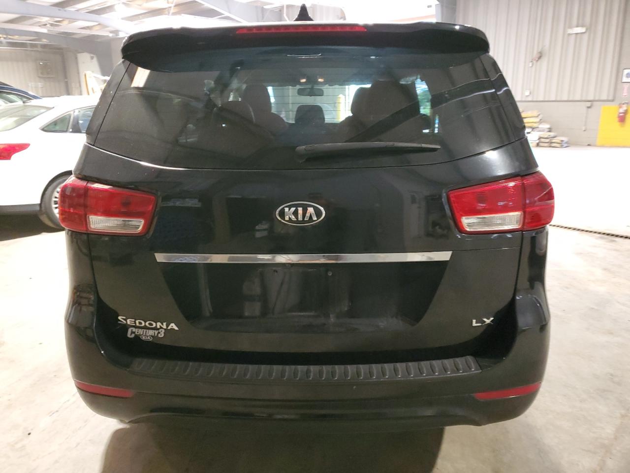 KNDMB5C14J6380875 2018 Kia Sedona Lx