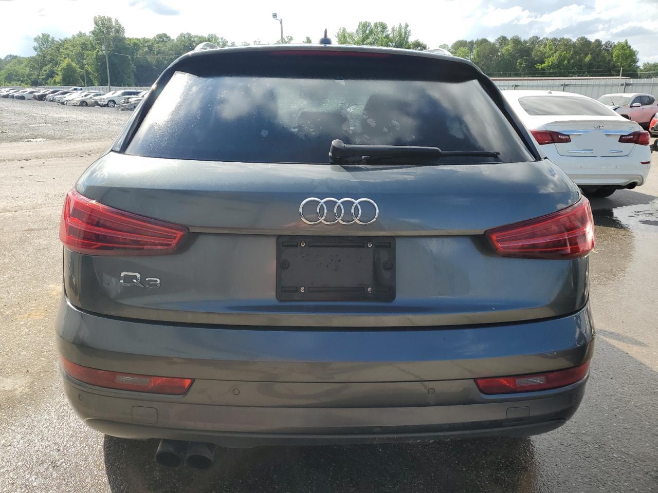 WA1BCCFS8JR018327 2018 Audi Q3 Premium