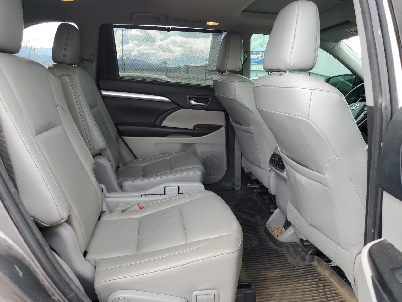 5TDJZRFH8JS485644 2018 Toyota Highlander Se