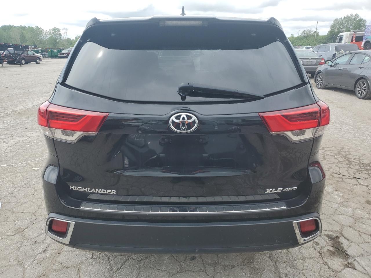 5TDJZRFH7KS610103 2019 Toyota Highlander Se