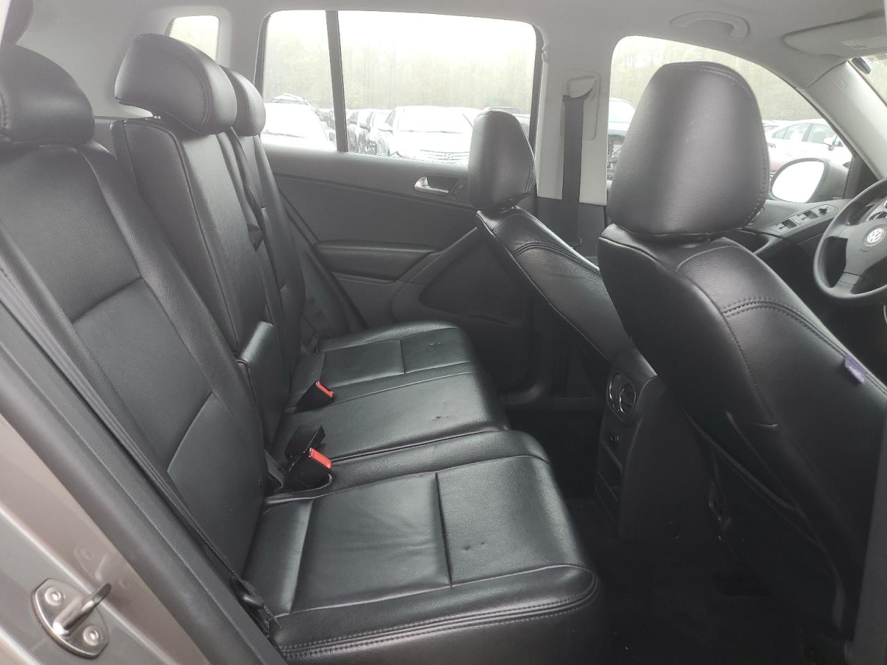 WVGBV7AX5AW523104 2010 Volkswagen Tiguan Se