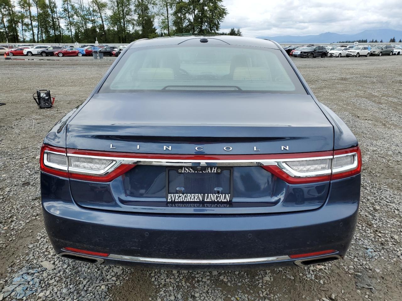 1LN6L9NC8H5631579 2017 Lincoln Continental Reserve