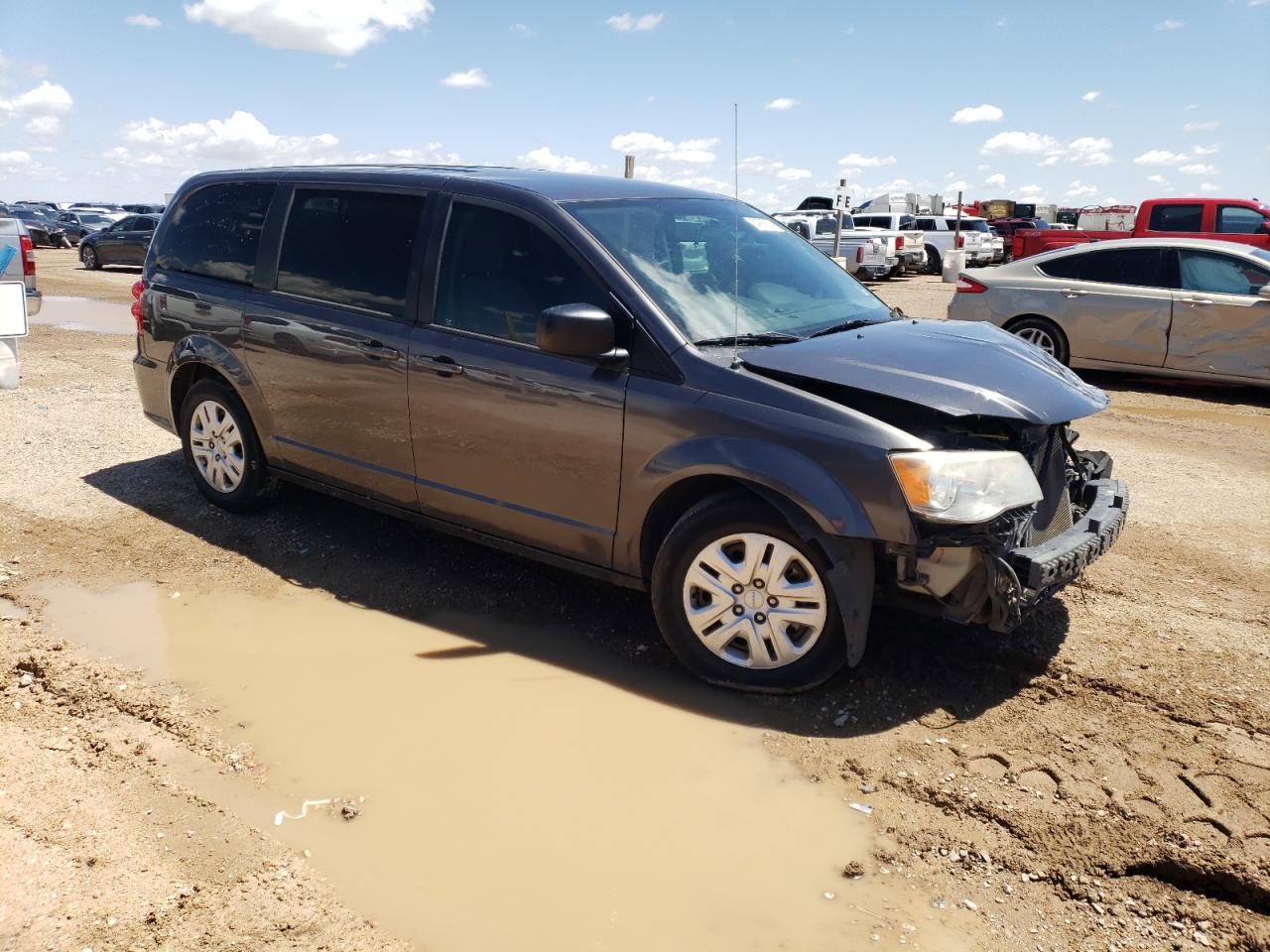 2C4RDGBG3JR135950 2018 Dodge Grand Caravan Se