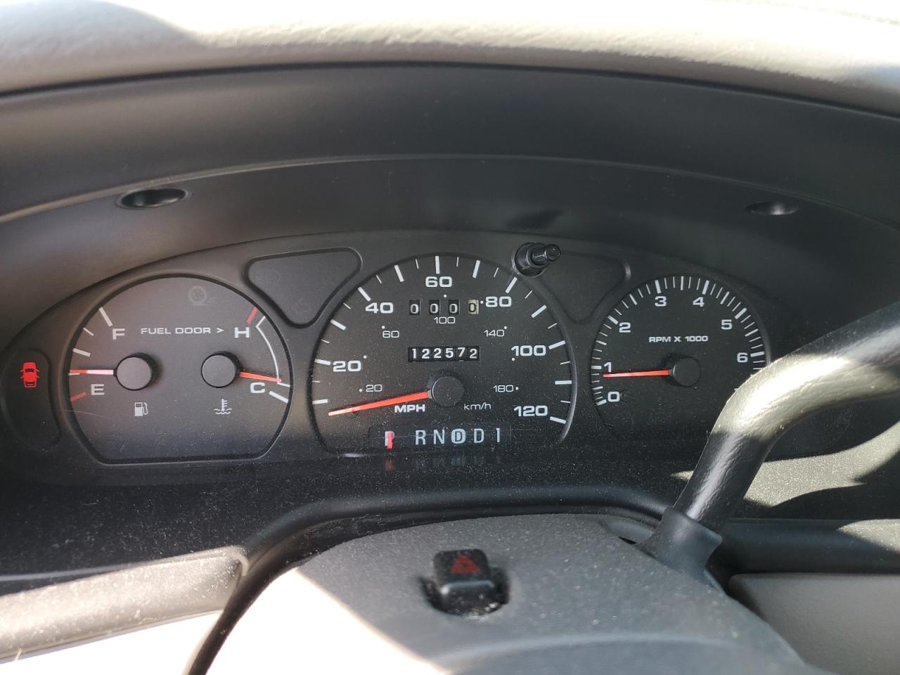 1FAFP5324YA236033 2000 Ford Taurus Se