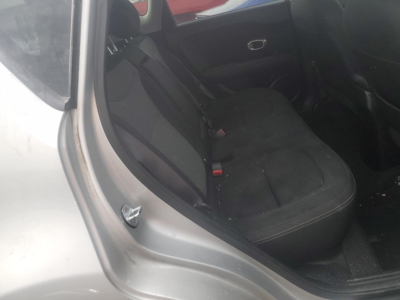 KNDJP3A54J7600055 2018 Kia Soul +