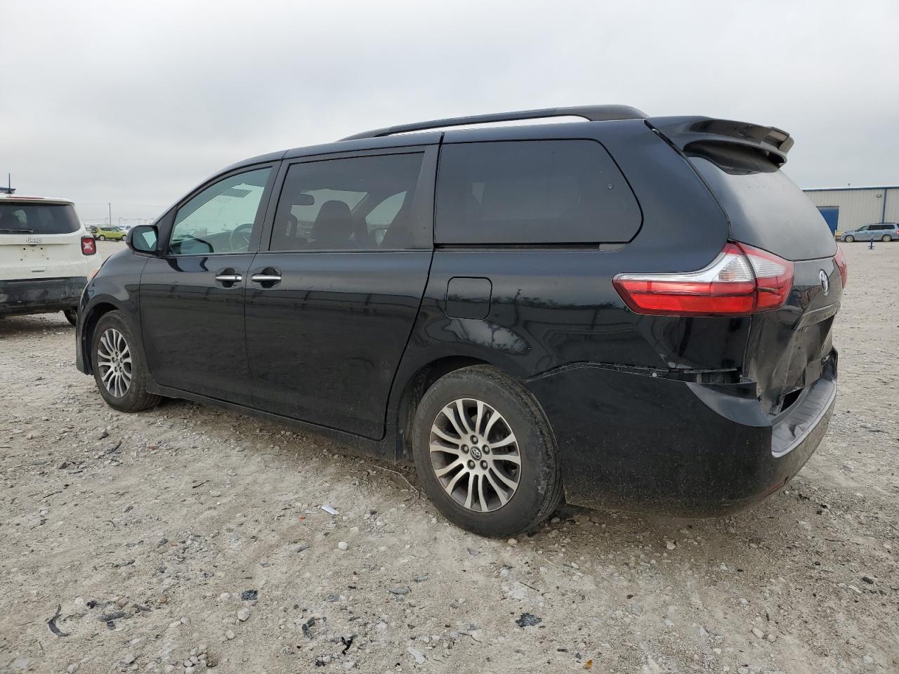 2019 Toyota Sienna Xle vin: 5TDYZ3DC6KS990084