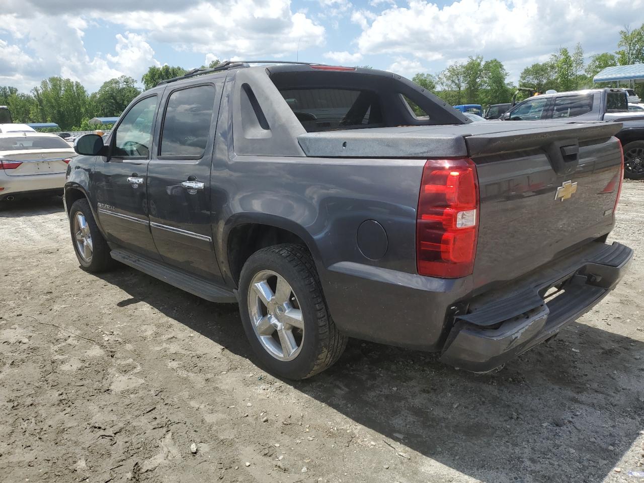 3GNTKGE31BG306956 2011 Chevrolet Avalanche Ltz