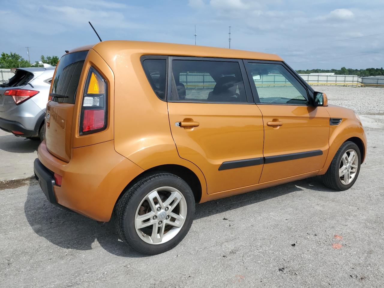 KNDJT2A21B7198394 2011 Kia Soul +