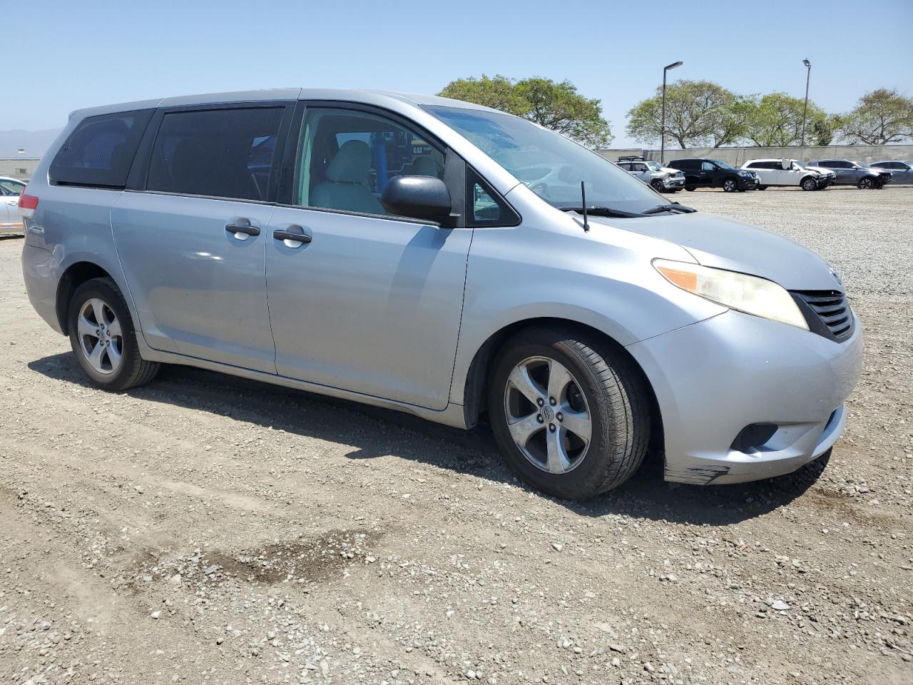 5TDZK3DC6BS038579 2011 Toyota Sienna