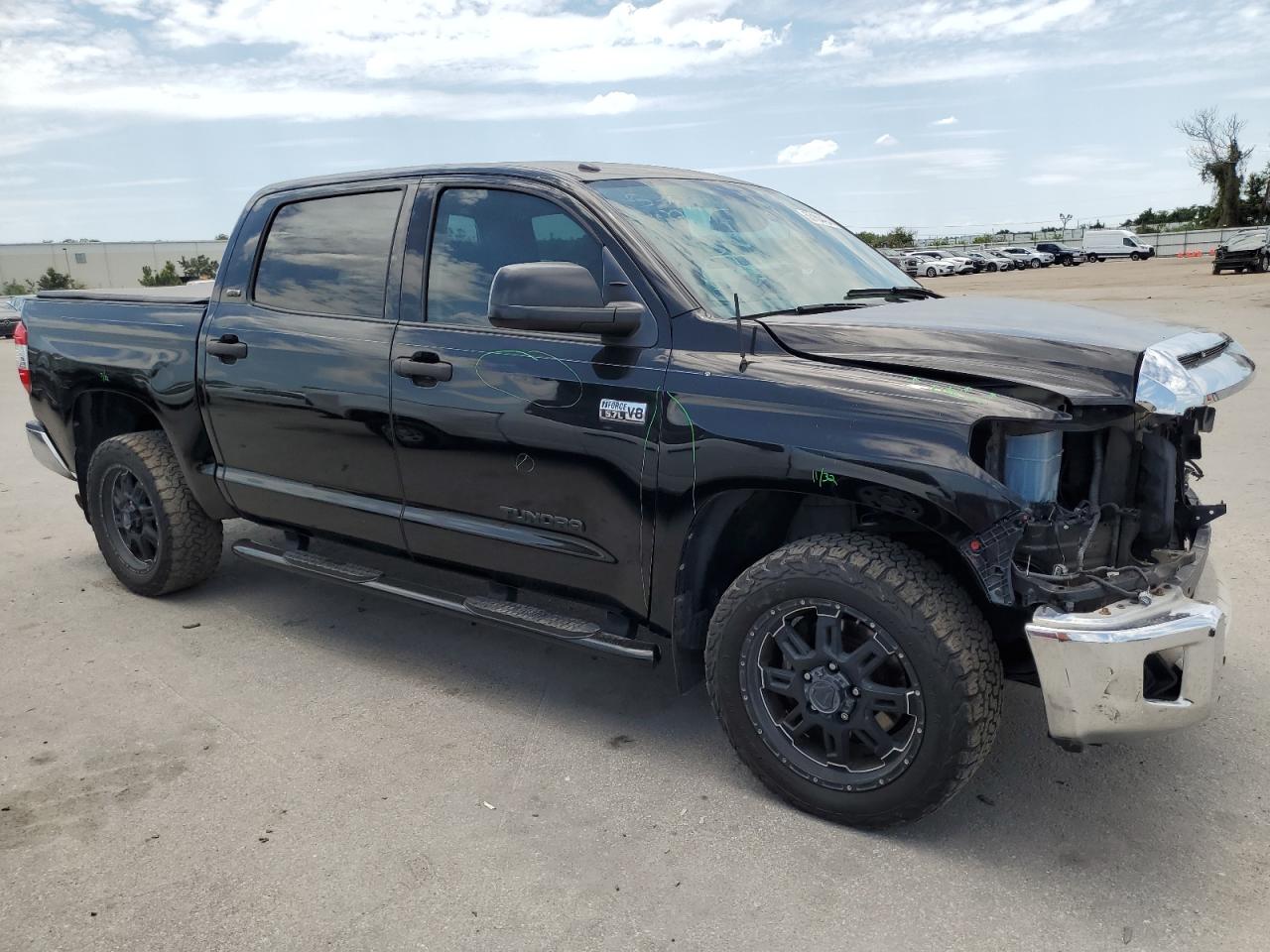 5TFDW5F12HX592453 2017 Toyota Tundra Crewmax Sr5