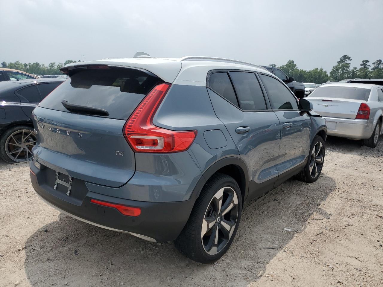 2021 Volvo Xc40 T4 Momentum vin: YV4AC2HK7M2414073