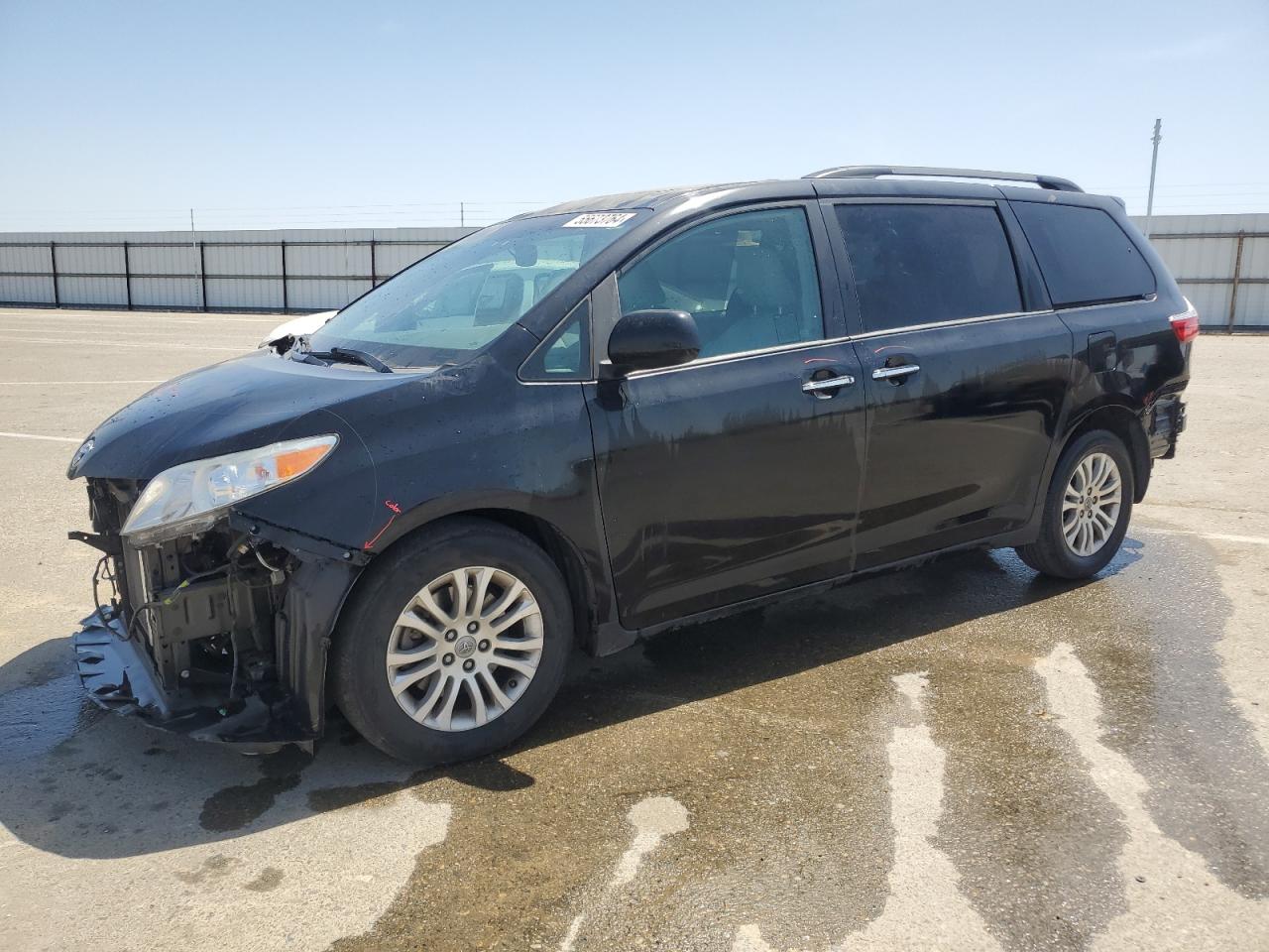 5TDYZ3DC2HS846895 2017 Toyota Sienna Xle