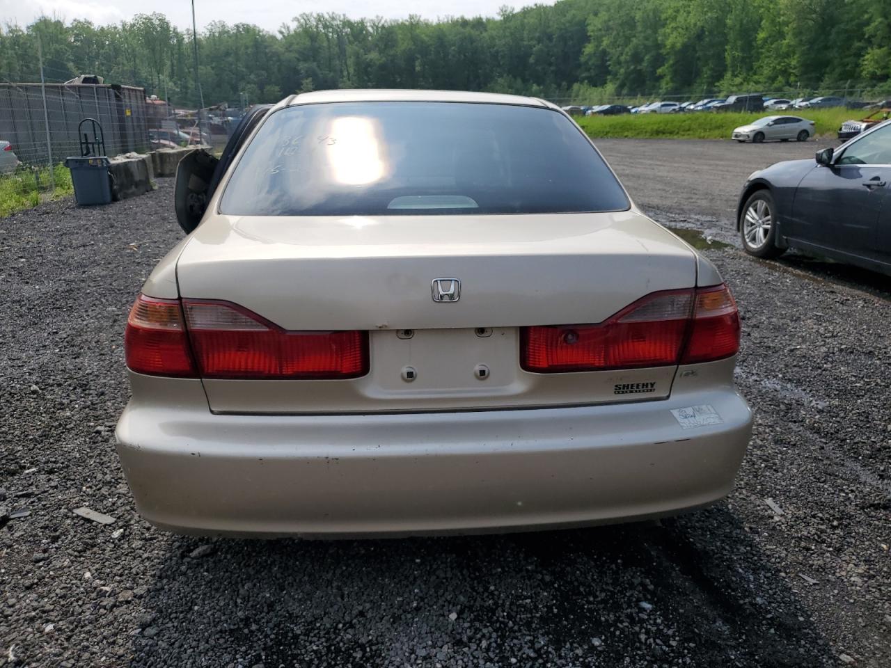 1HGCG6688YA158022 2000 Honda Accord Ex