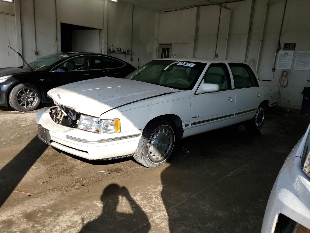 1G6KD54Y1WU723385 1998 Cadillac Deville