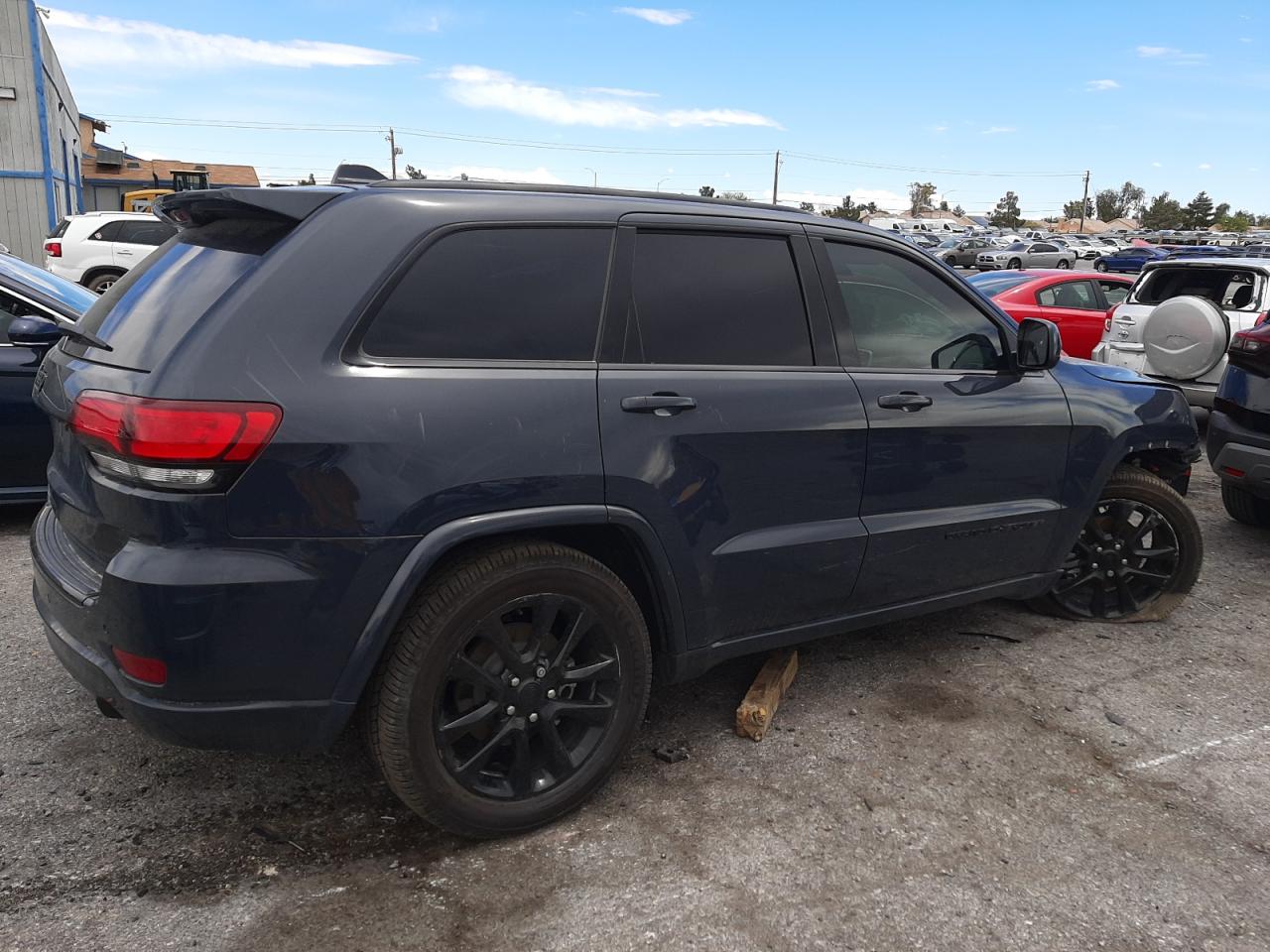 1C4RJFAG3JC214242 2018 Jeep Grand Cherokee Laredo