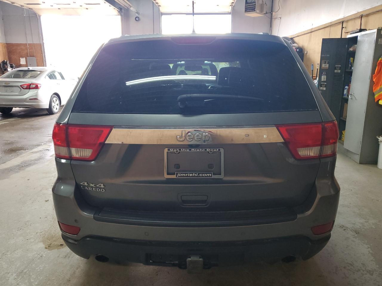 1C4RJFAT2CC239732 2012 Jeep Grand Cherokee Laredo