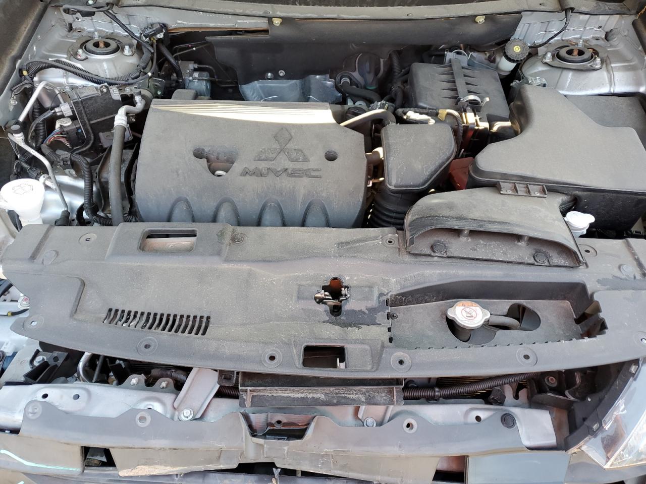 JA4AZ3A39JJ001206 2018 Mitsubishi Outlander Se