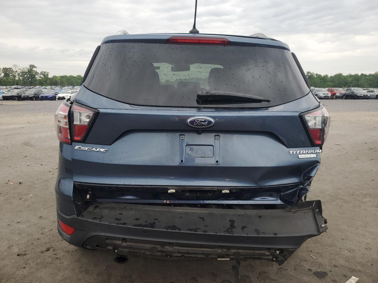 1FMCU0J91JUA17233 2018 Ford Escape Titanium