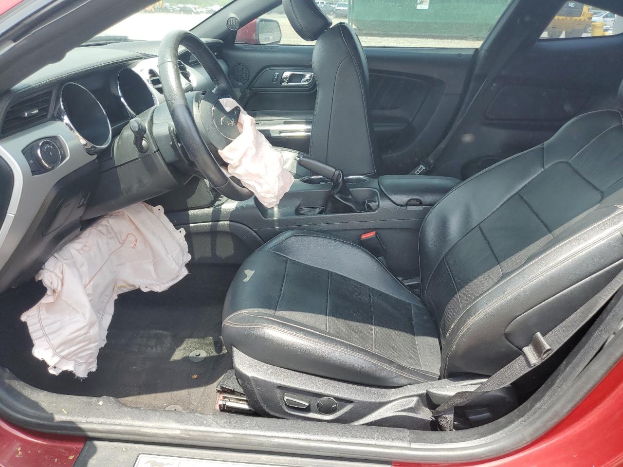 1FA6P8TH6F5318132 2015 Ford Mustang