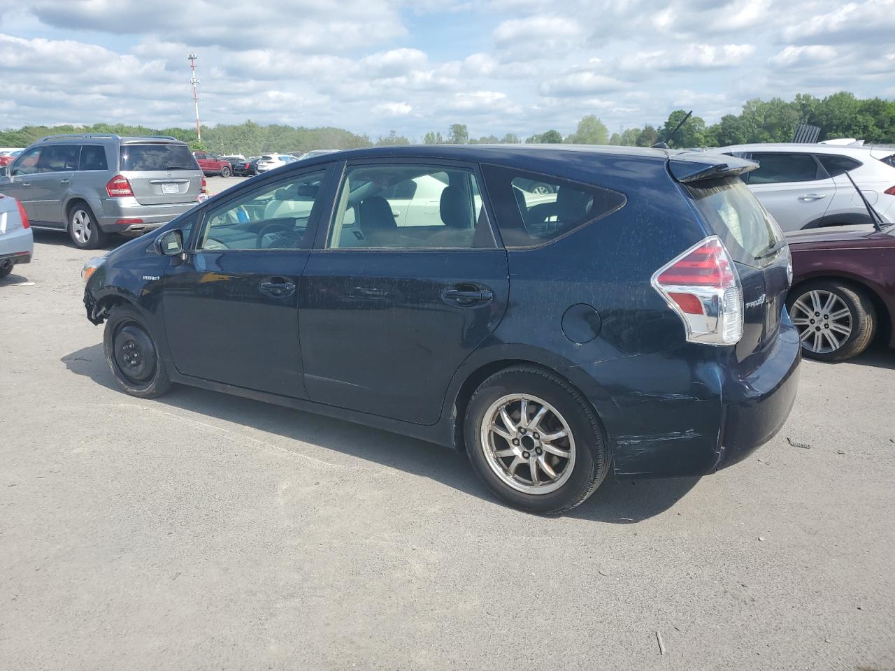 JTDZN3EU5HJ065244 2017 Toyota Prius V