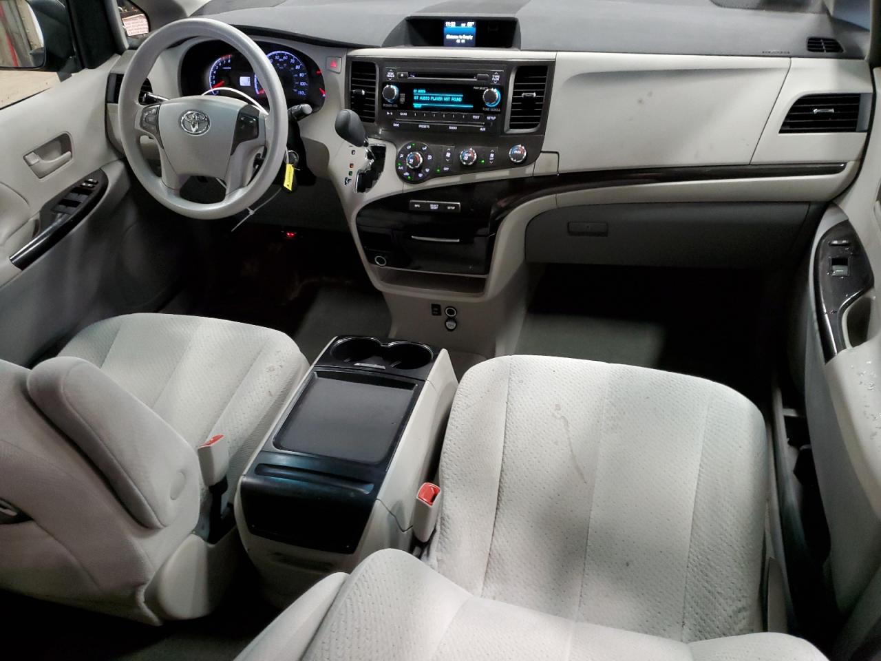 5TDKK3DC1BS143290 2011 Toyota Sienna Le