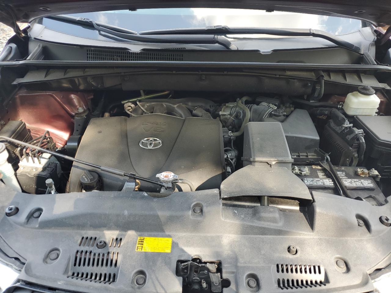 5TDBZRFH1KS979785 2019 Toyota Highlander Le