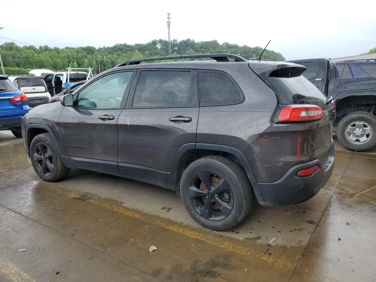 2018 Jeep Cherokee Latitude vin: 1C4PJMCB8JD541372