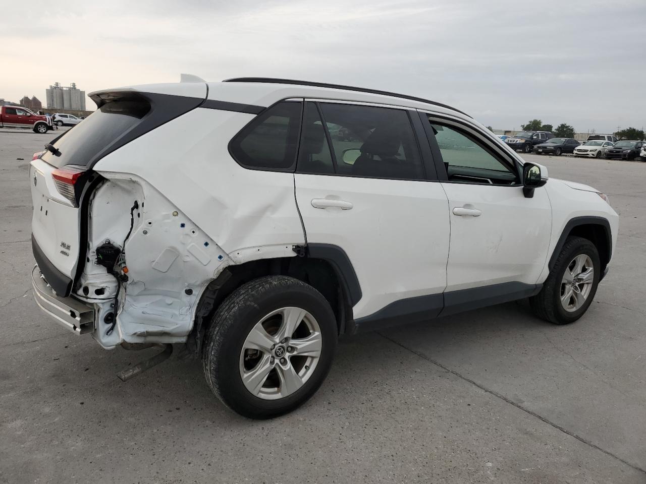 2T3P1RFVXMW174663 2021 Toyota Rav4 Xle