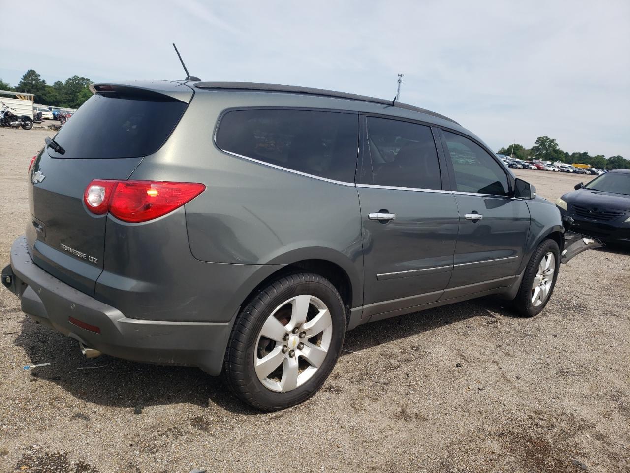 1GNKRLED2BJ189282 2011 Chevrolet Traverse Ltz