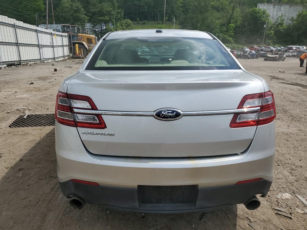 1FAHP2D80EG156649 2014 Ford Taurus Se